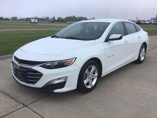 Summit White 2023 Chevrolet Malibu FWD 1LT