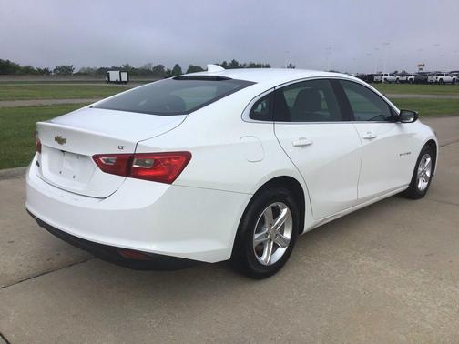Summit White 2023 Chevrolet Malibu FWD 1LT
