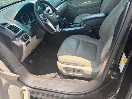 Tuxedo Black Metallic 2015 Ford Explorer XLT