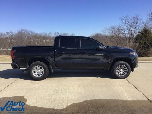 Black 2025 Chevrolet Colorado LT
