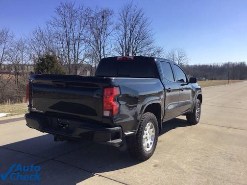 Black 2025 Chevrolet Colorado LT