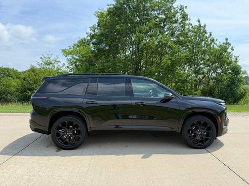 Mosaic Black Metallic 2024 Chevrolet Traverse RS