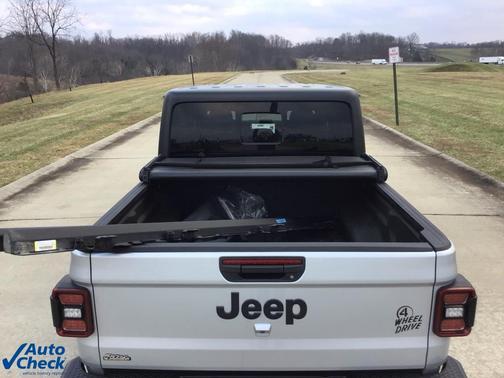 2024 Jeep Gladiator Willys