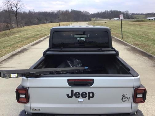 2024 Jeep Gladiator Willys