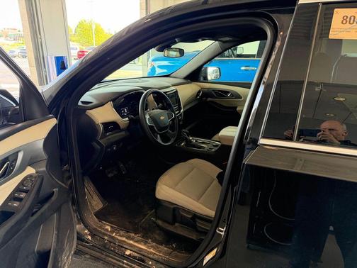 Mosaic Black Metallic 2023 Chevrolet Traverse LS