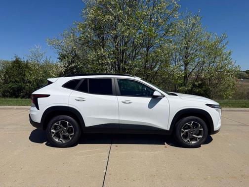 Summit White 2026 Chevrolet Trax LT