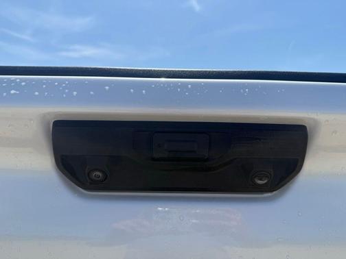 Iridescent Pearl Tricoat 2025 Chevrolet Silverado 2500 High Country