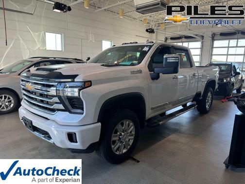 Iridescent Pearl Tricoat 2025 Chevrolet Silverado 2500 High Country