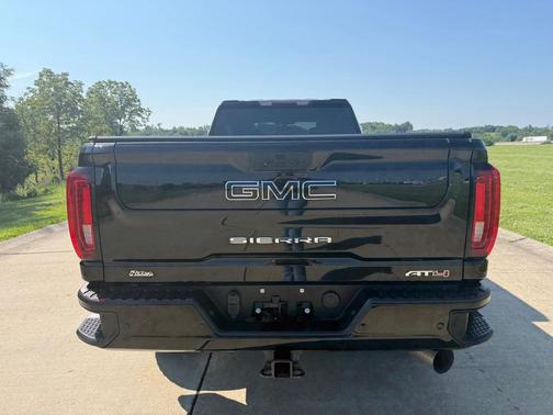 Onyx Black 2022 GMC Sierra 2500 AT4