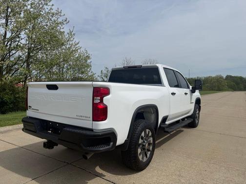 Summit White 2025 Chevrolet Silverado 2500 Custom