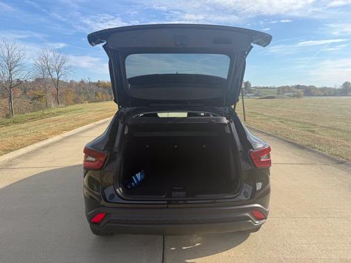 Mosaic Black Metallic 2026 Chevrolet Trax LT