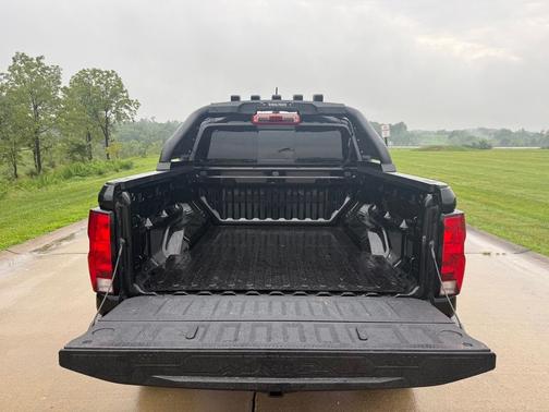 Black 2024 Chevrolet Colorado LT