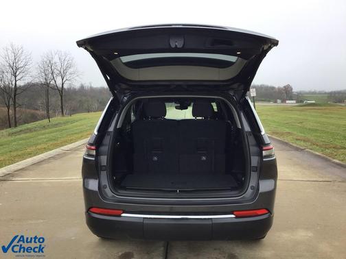 2022 Jeep Grand Cherokee L Laredo