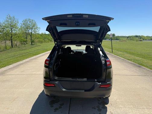 Brilliant Black Crystal Pearlcoat 2014 Jeep Cherokee Latitude
