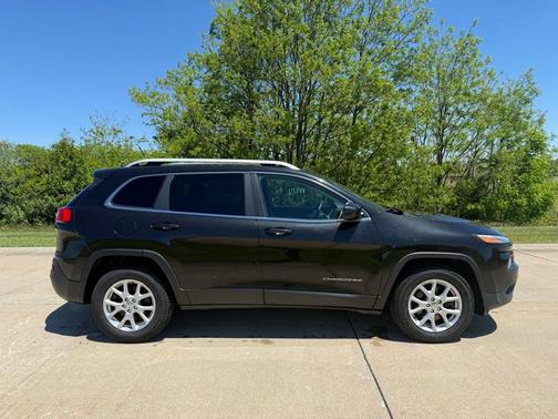 Brilliant Black Crystal Pearlcoat 2014 Jeep Cherokee Latitude