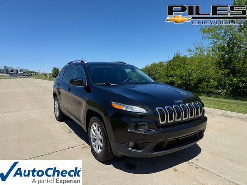 Brilliant Black Crystal Pearlcoat 2014 Jeep Cherokee Latitude