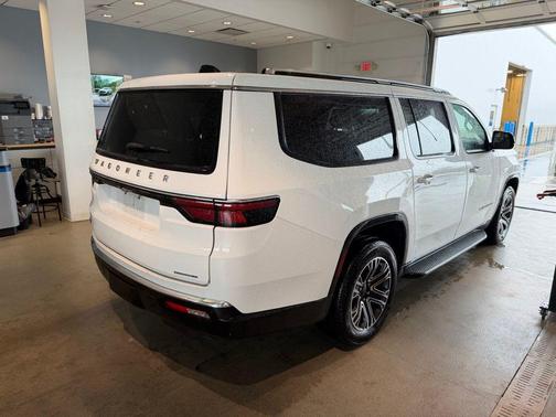 2024 Jeep Wagoneer L Series II 4x4