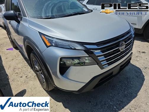 Brilliant Silver Metallic 2025 Nissan Rogue S