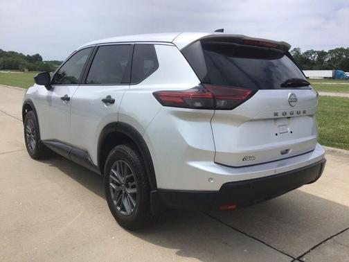 Brilliant Silver Metallic 2025 Nissan Rogue S