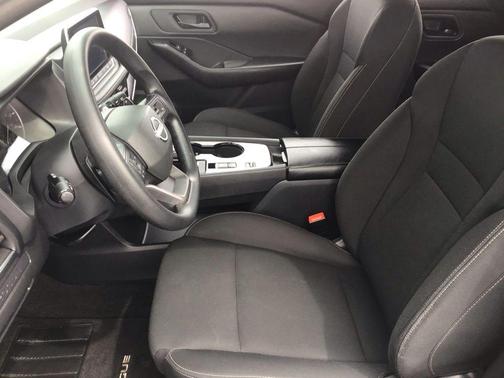 Brilliant Silver Metallic 2025 Nissan Rogue S