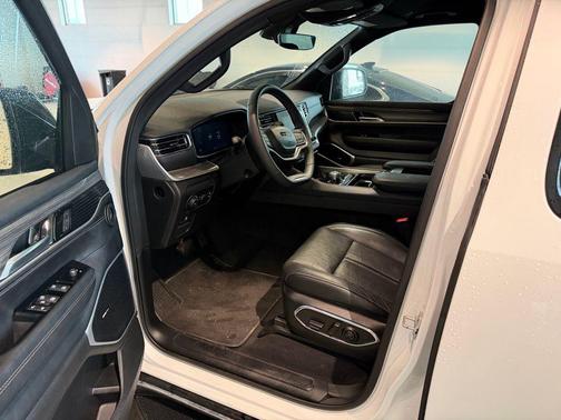 Bright White Clearcoat 2024 Jeep Wagoneer Series II 4x4