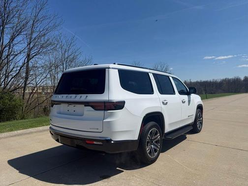 Bright White Clearcoat 2024 Jeep Wagoneer Series II 4x4