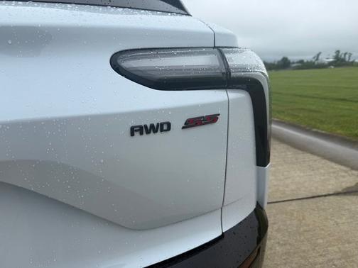 Polar White Tricoat 2026 Chevrolet Blazer EV AWD SS