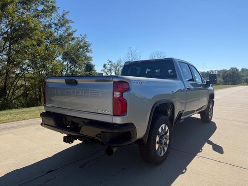 Sterling Gray Metallic 2026 Chevrolet Silverado 2500 Custom