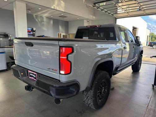 2025 Chevrolet Silverado 2500 4WD Crew Cab Standard Bed ZR2
