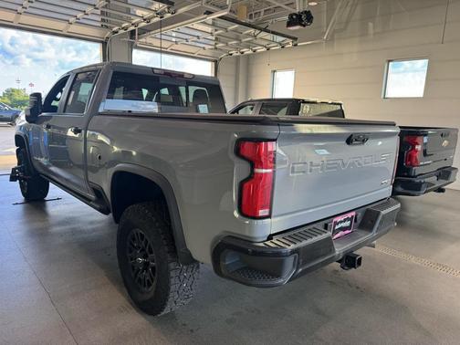 2025 Chevrolet Silverado 2500 4WD Crew Cab Standard Bed ZR2