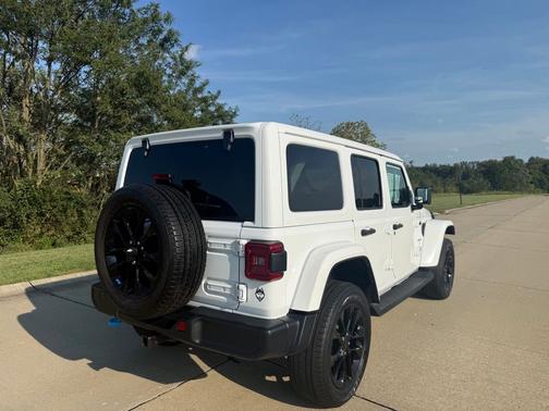 Bright White Clearcoat 2022 Jeep Wrangler Unlimited Sahara 4xe