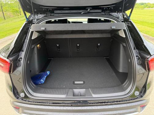 Mosaic Black Metallic 2026 Chevrolet Trax LT