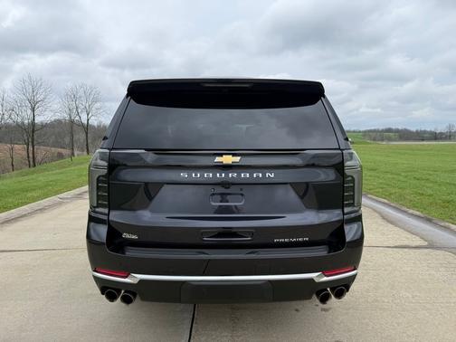 Dark Ash Metallic 2025 Chevrolet Suburban Premier