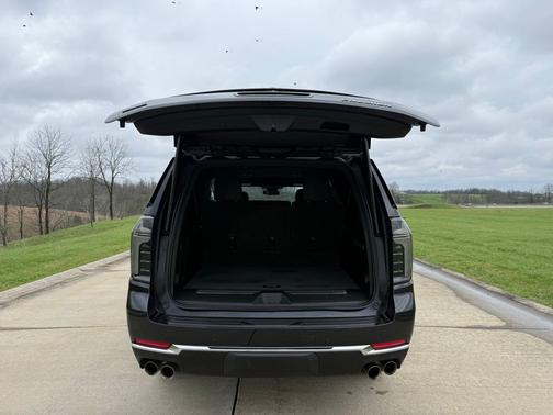 Dark Ash Metallic 2025 Chevrolet Suburban Premier