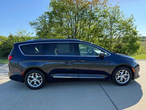 Jazz Blue Pearlcoat 2019 Chrysler Pacifica Touring-L Plus