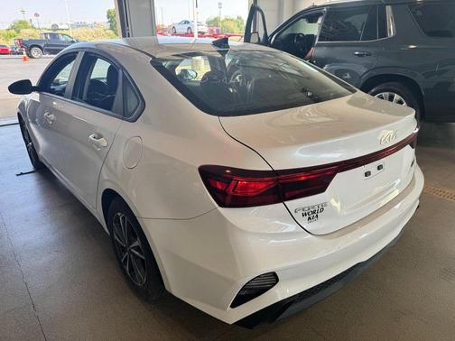 Snow White Pearl 2024 Kia Forte LXS