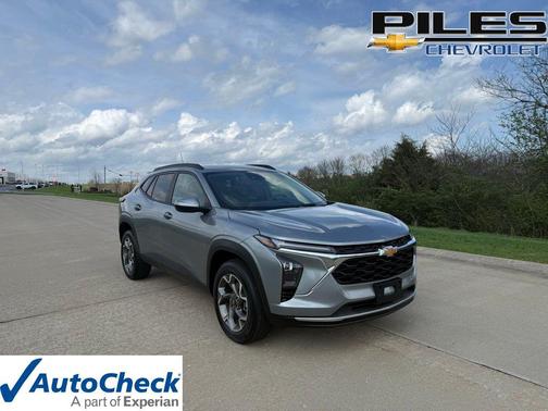 Sterling Gray Metallic 2025 Chevrolet Trax LT
