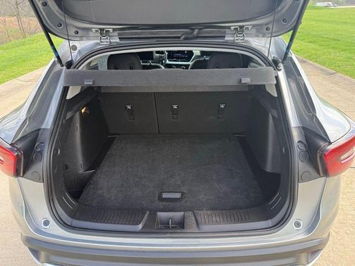 Sterling Gray Metallic 2025 Chevrolet Trax LT