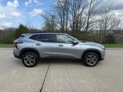 Sterling Gray Metallic 2025 Chevrolet Trax LT