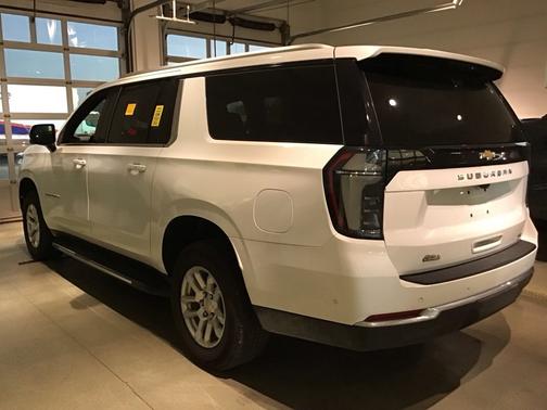 Summit White 2026 Chevrolet Suburban LT