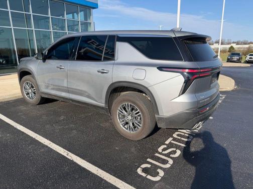 2024 Chevrolet Traverse LS