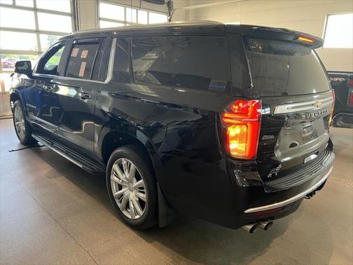 2022 Chevrolet Suburban 4WD High Country