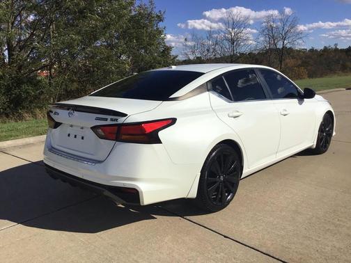 2022 Nissan Altima SR FWD