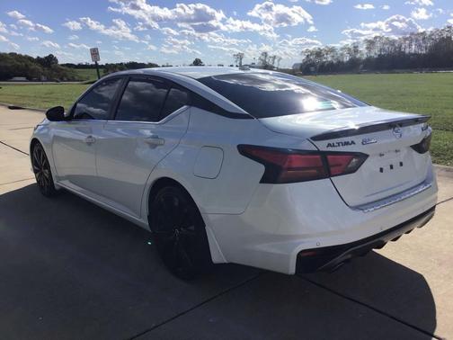 2022 Nissan Altima SR FWD