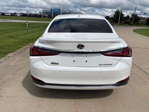 White Pearl 2024 Lexus ES 300h Base