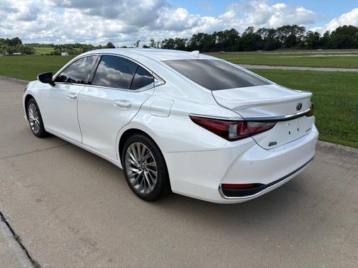 White Pearl 2024 Lexus ES 300h Base