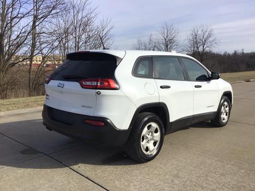 2017 Jeep Cherokee Sport