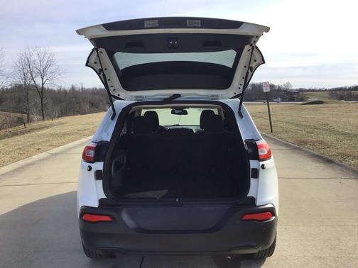 2017 Jeep Cherokee Sport