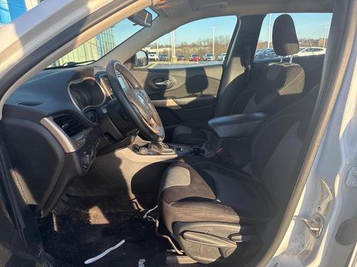 2017 Jeep Cherokee Sport