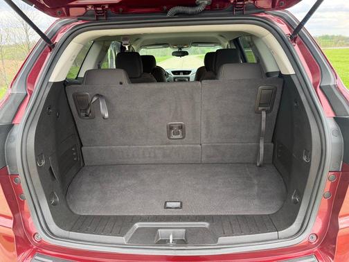 Siren Red Tintcoat 2017 Chevrolet Traverse 1LT